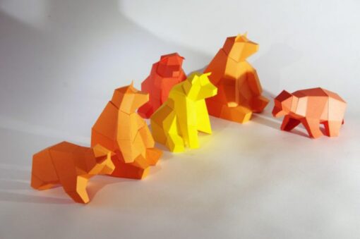 Papieren beren vouwen in verschillende kleuren.